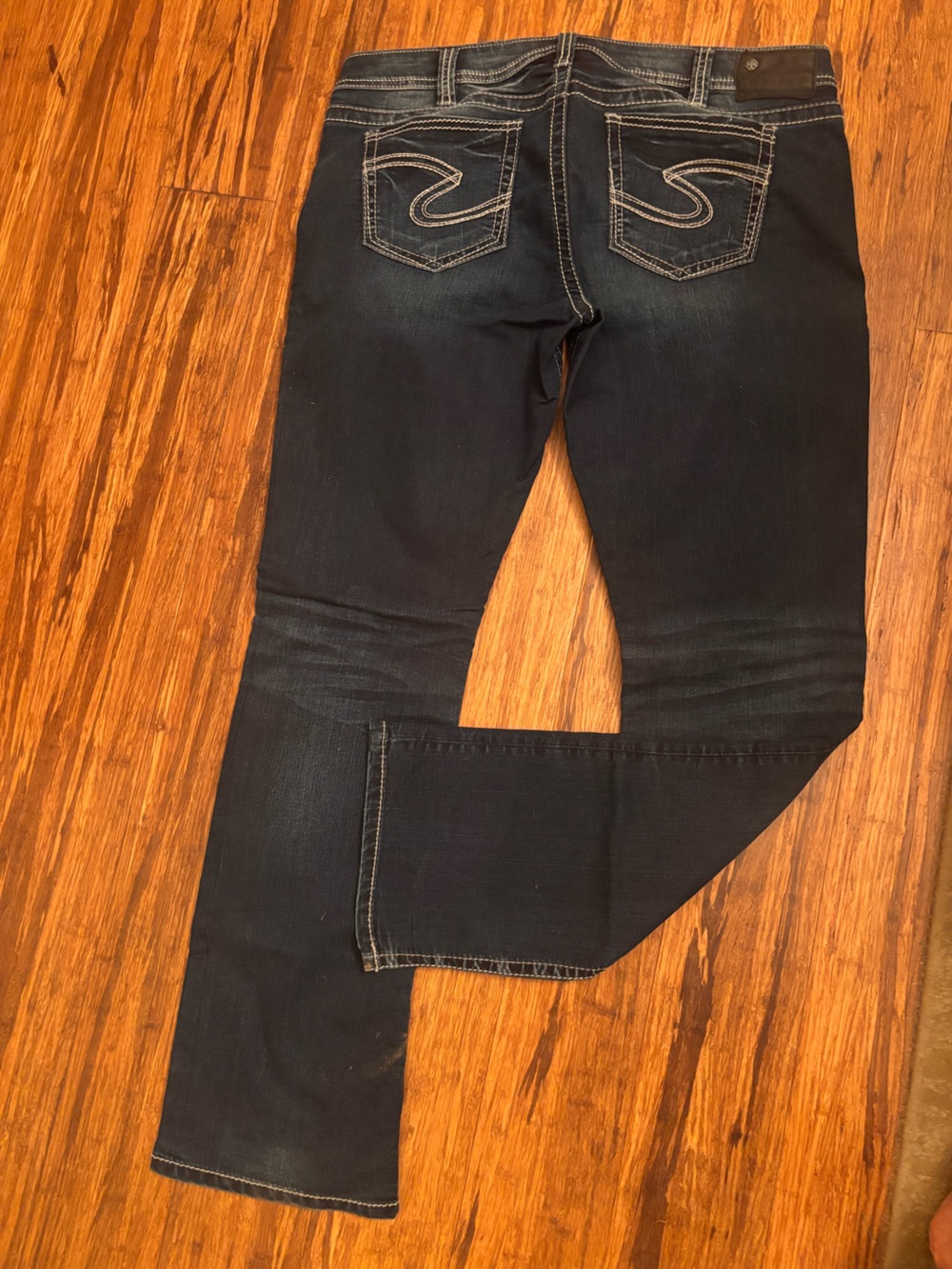 Silver Jeans Co. Women's Tuesday Baby Bootcut. Size 34 w, 33 long. Low waisted.